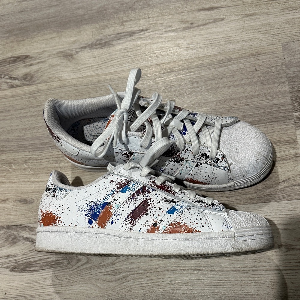 Adidas Kids White Sneakers with Multicolor Accents -6.5